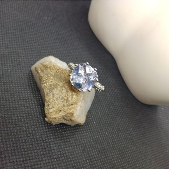 5 ct moissante diamond Ring - Picture 2 of 4